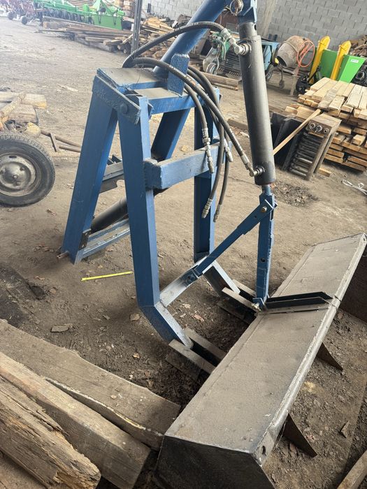 Погрущик на трактор