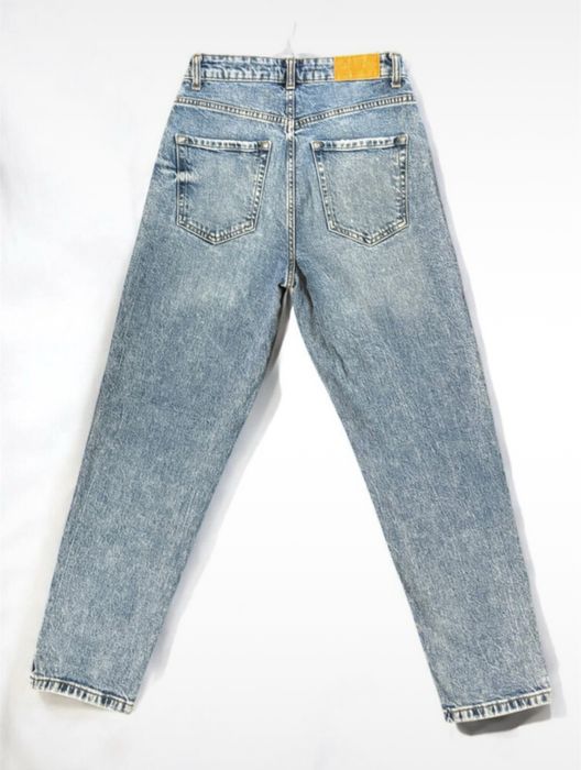 Calça de ganga estilo mom jeans