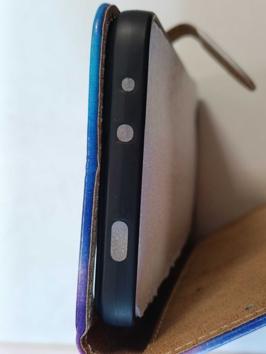Чехол книжка на Poco x6 pro котик лове метеликів
