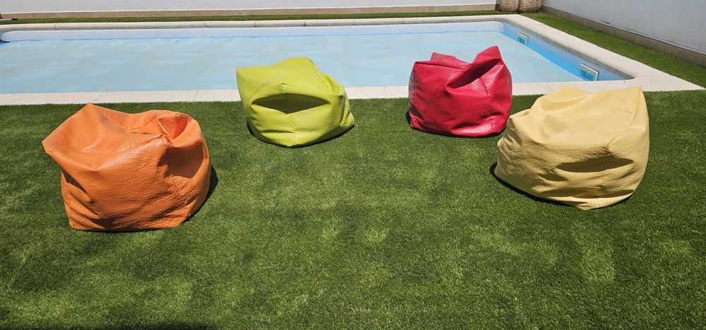 4 puffs em excelente estado. Só usado pontualmente