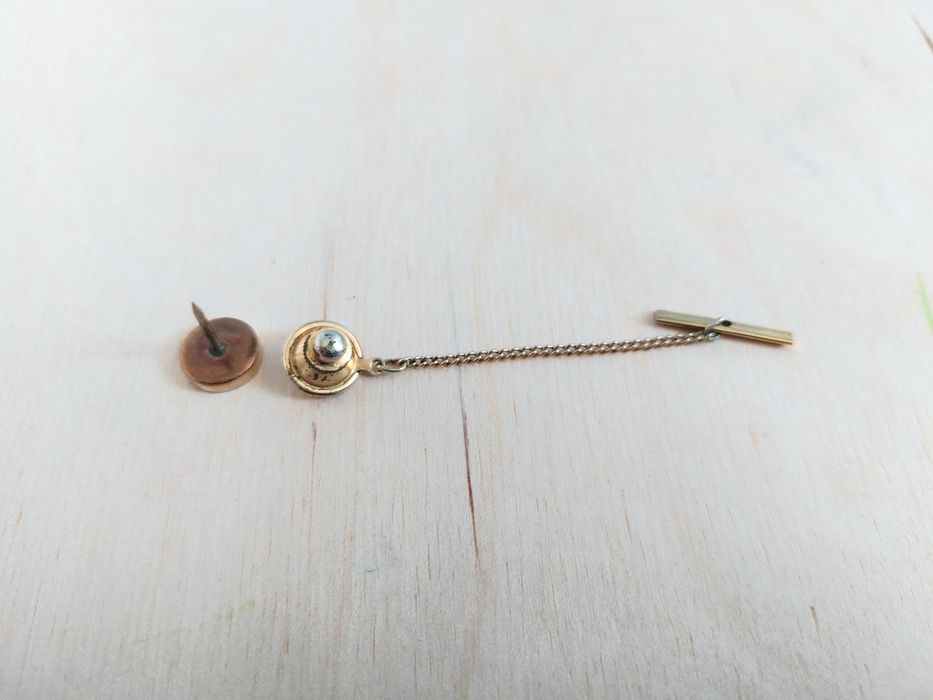 Elegancka pozłacana retro spinka do krawata