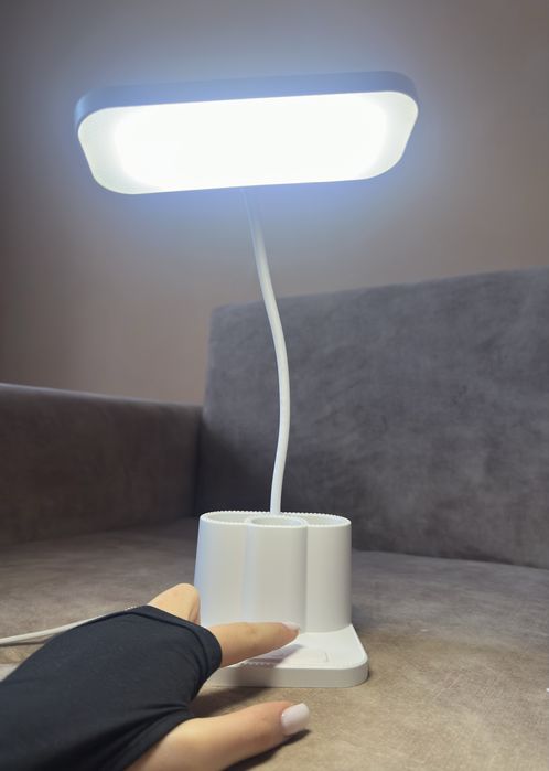 LED настільна лампа з USB-зарядкою та сенсорним керуванням