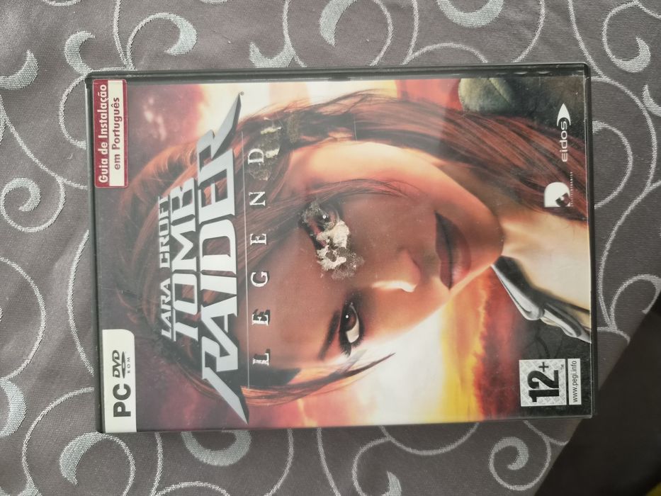 Misto de jogos para PC e ps1 mais consola ps1 com 3 comandos , nao sei se funciona