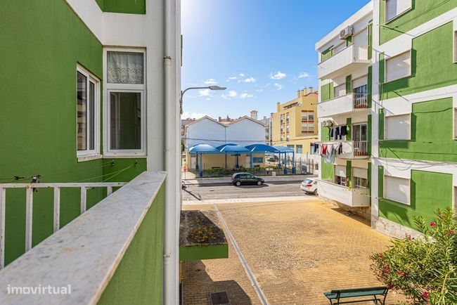 Apresento apartamento T3 com 2 varandas, localizado em Azambuja