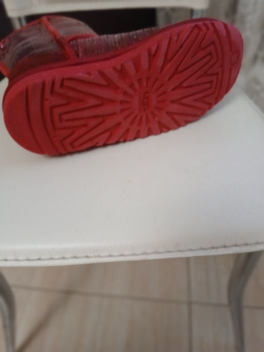 Угги натуральная замша в паетках, внутри натуральная цигейка. Пару раз