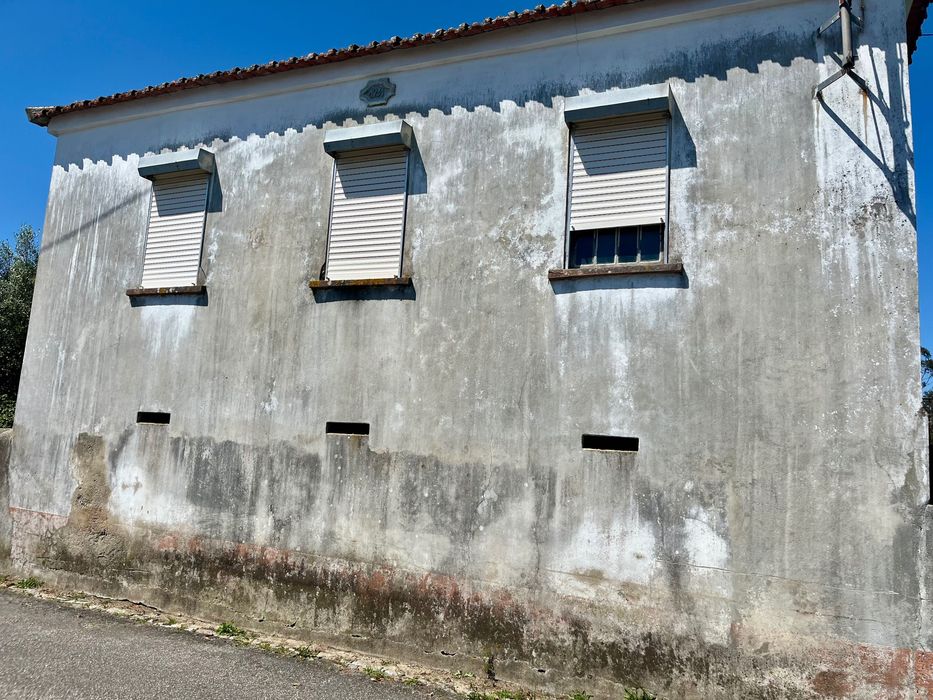 Moradia para restauro com projeto