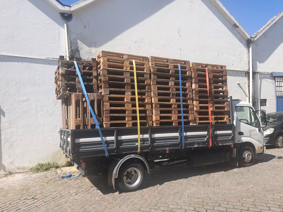 Transportes  recolha de sucatas entulho.