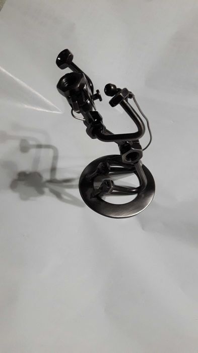 Співак з металу.