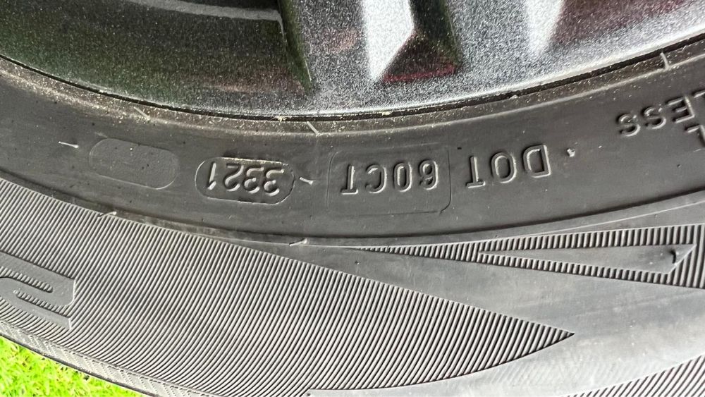 Komplet opon Nokian 225/55 na felgach aluminiowych 16”