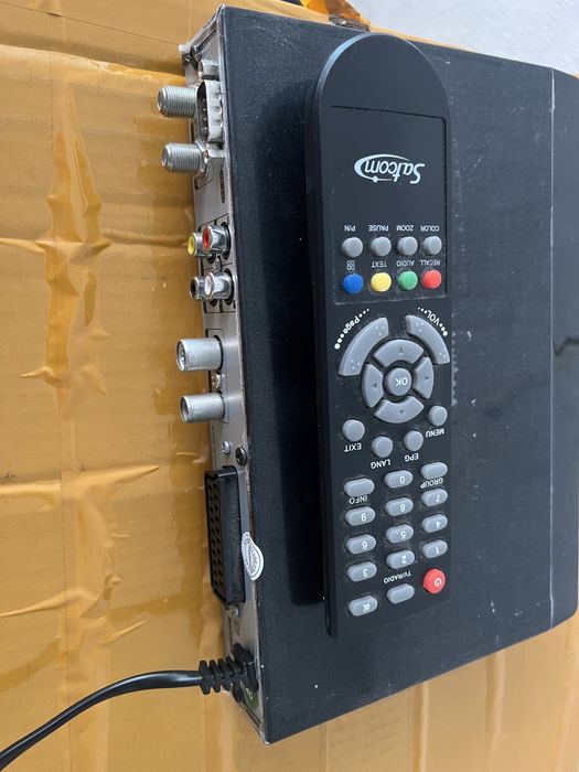 Тюнер спутниковый