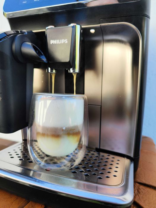 Кавомашина кофемашина Philips 5400 series LatteGo Ep5447