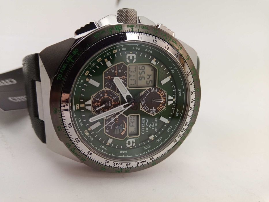 Часы Citizen Skyhawk A-T JY8147-01X радиоконтроль, вечник, солнечная батарея, сапфир