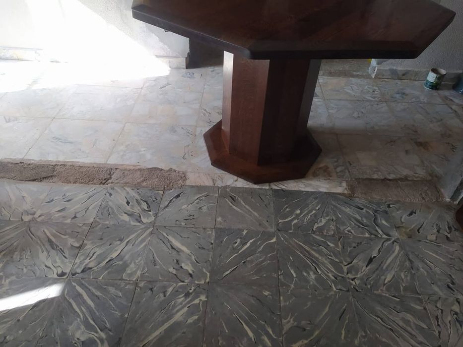 Conjunto mesa e 4 cadeiras em pele - Origem Holandesa