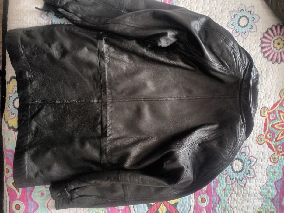 Casaco de mulher em pele preto