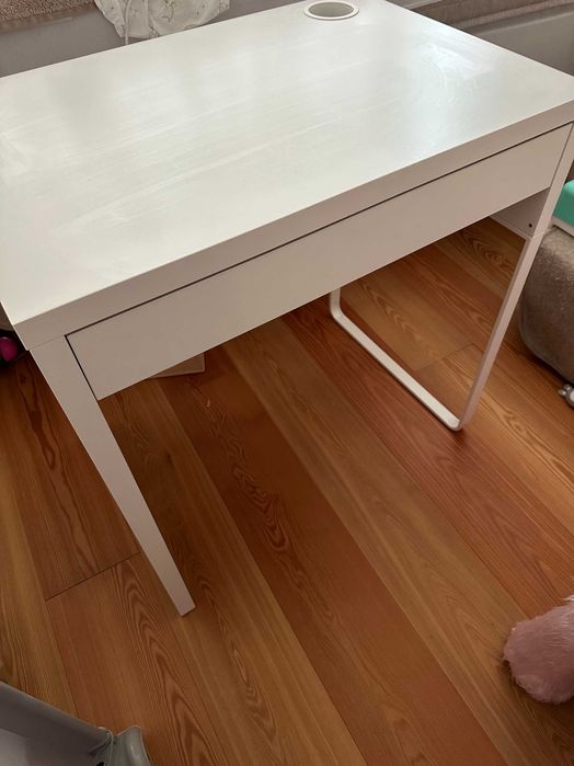 Secretária IKEA MICKE + cadeira LOBERGET/MALSKAR - Posso levar a casa se for perto