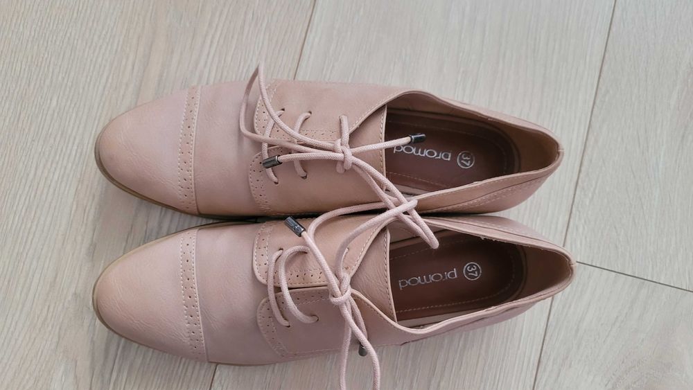 Półbuty damskie sznurowane