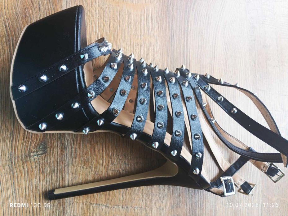 SZPILKI NA Platformie  Z Ćwiekami