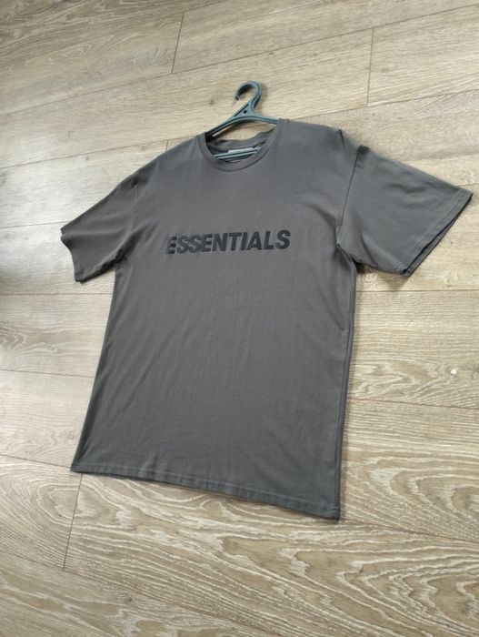 Футболка Essentias в новому стані