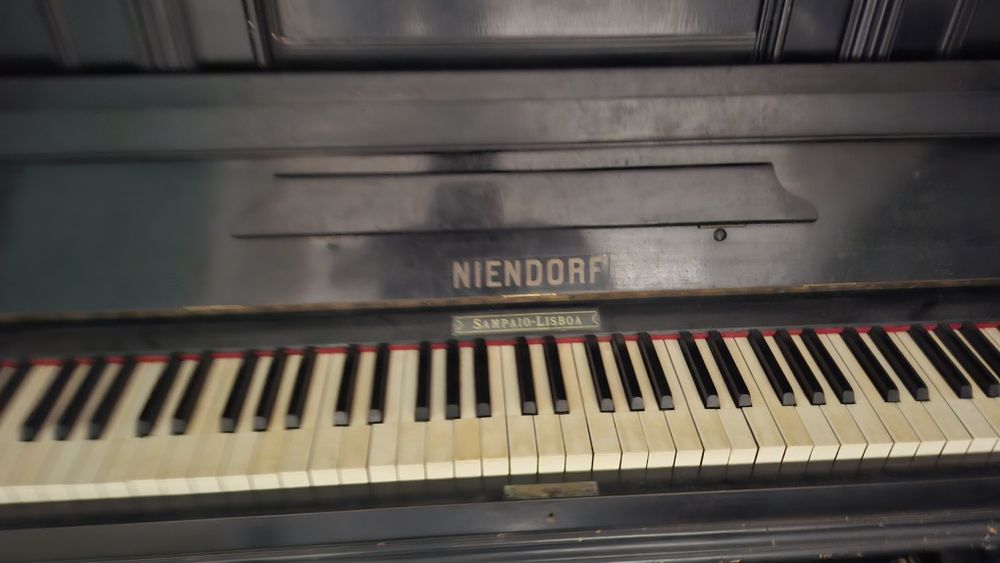 Vendo dois Pianos Verticais