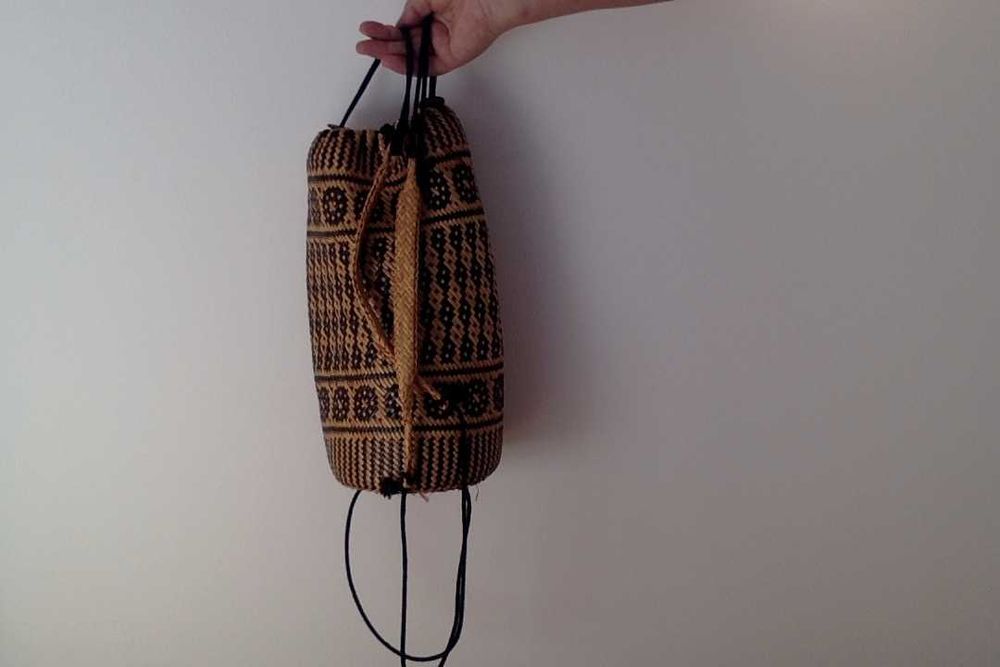 Carteiras e mochila em palhinha Moçambique e  Indonésia
