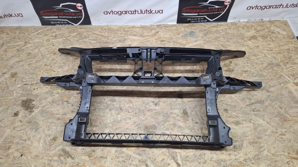 Передняя панель передня панель телевізор VW Touran Туран