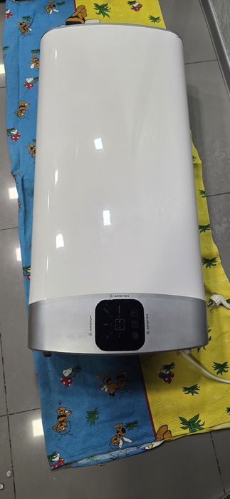 Бойлер Ariston на деталі