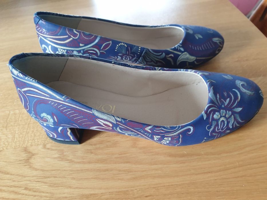 Oryginalne buty atłasowe, niebieskie, obcas, rozmiar 38