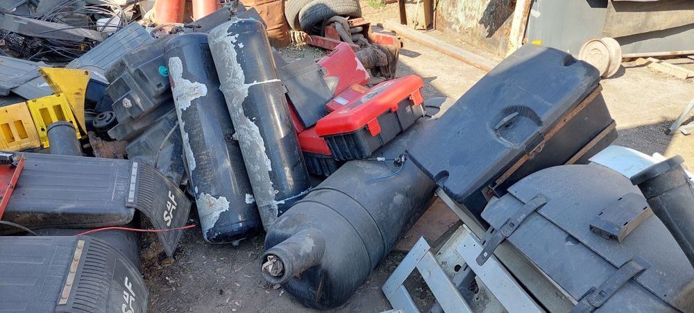 Топлевные пластиковые баки на прицепы