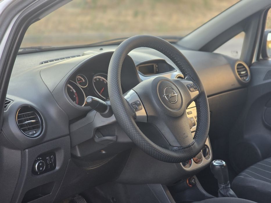 Opel Corsa D 1.2 (2010)
