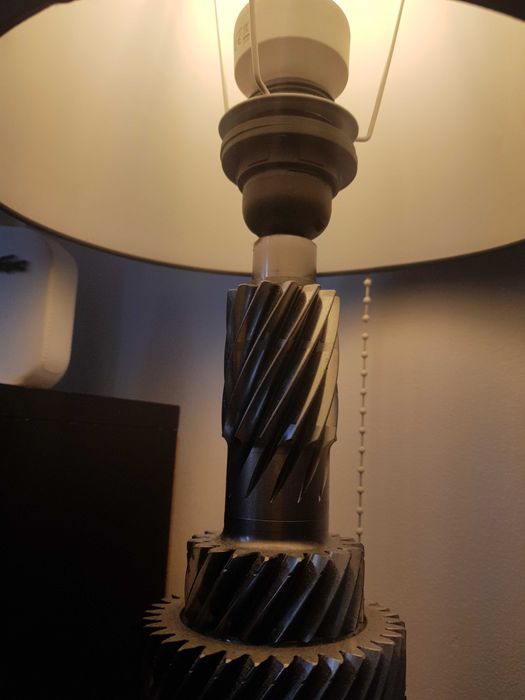 Lampka nocna do sypialni orginalny dizajn