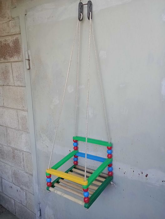 Гойдалка дитяча підвисна з спинкою закрита