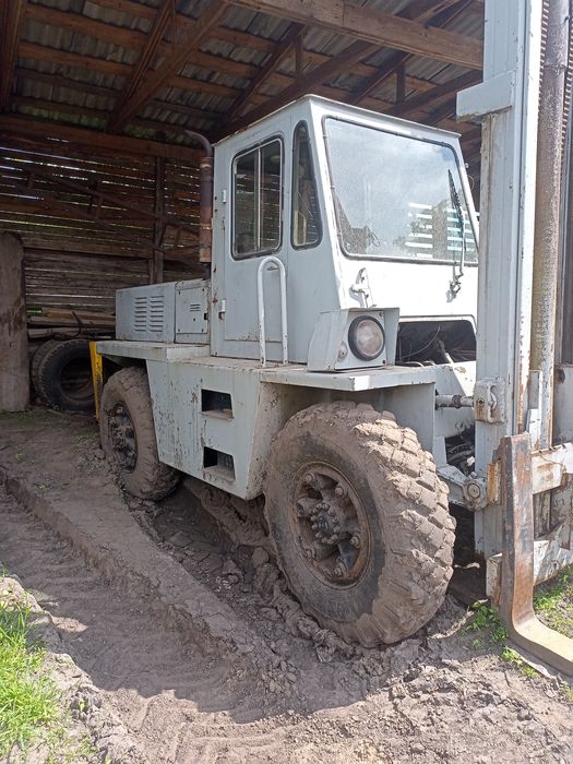 Навантажувач вилочний 4075 повнопривідний