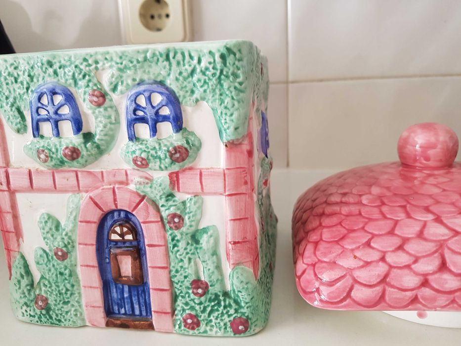 Caixas de mantimentos em louça