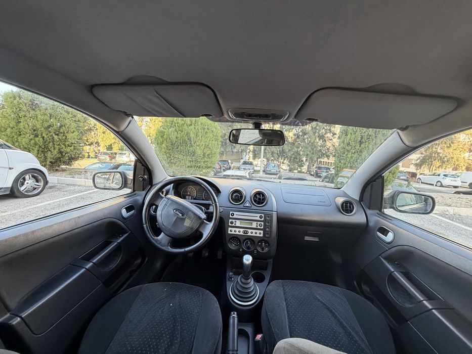 Ford Fiesta  1400€