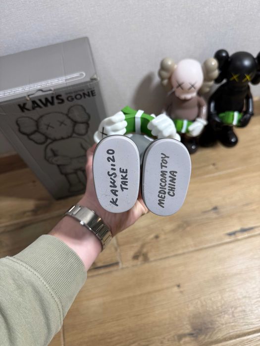 Фігурка KAWS Bearbrick CASH | стильна колекційна іграшка-статуетка Кавс Бербрик у сучасному арт-дизайні з грошовим мотивом