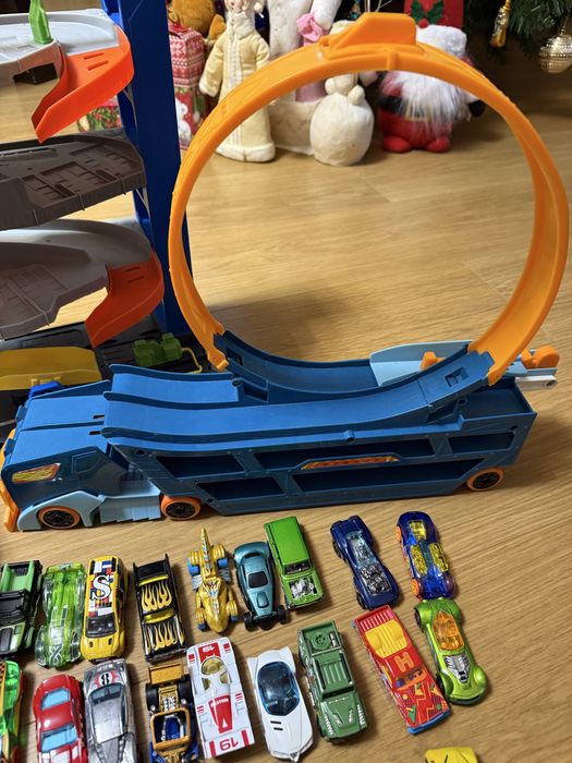Ігровий набір Hot Wheels Гараж для трюків.