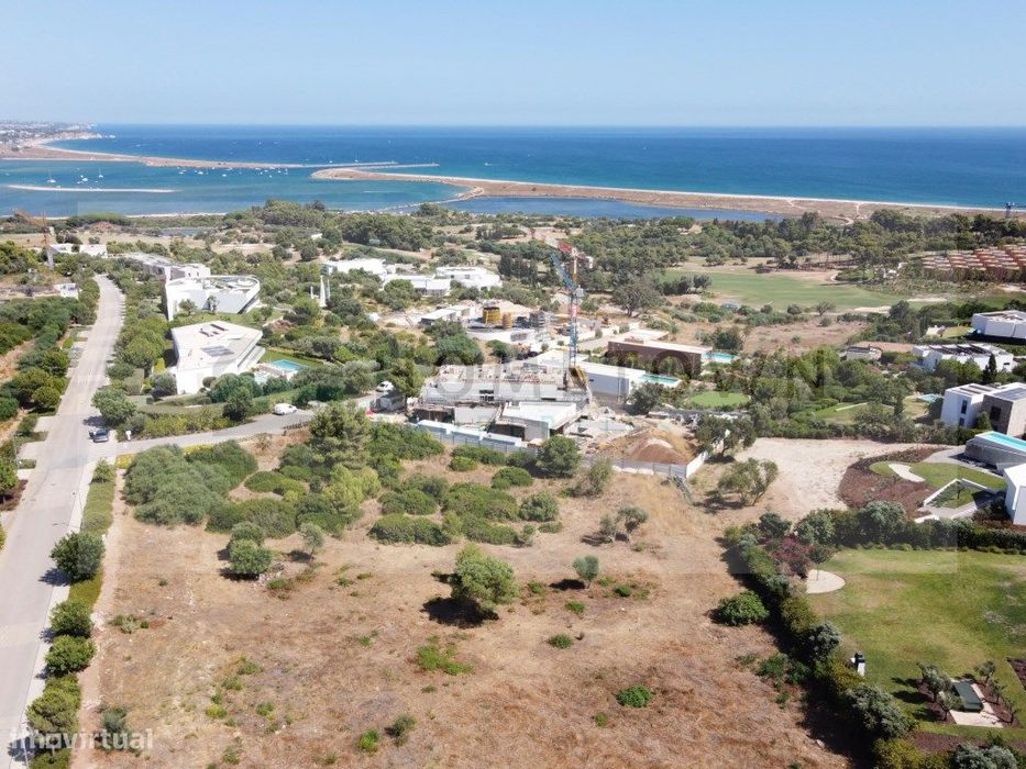 Terreno excecional com vista panorâmica sobre o oceano e a Ria de A...