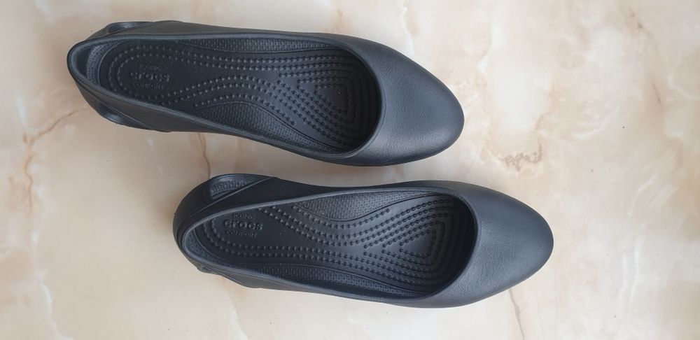 Czarne baleriny piankowe Crocs W6 36