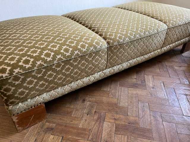 Bom conjunto clássico! mesa&cadeiras, poltrona e sofá no mesmo estilo