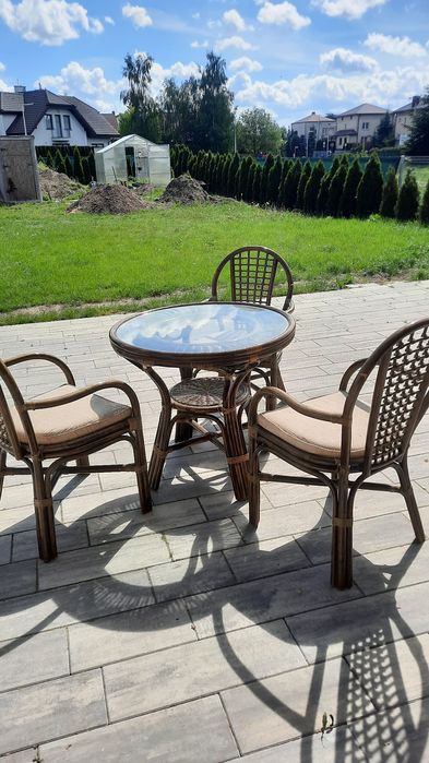Komplet rattanowy stół krzesła