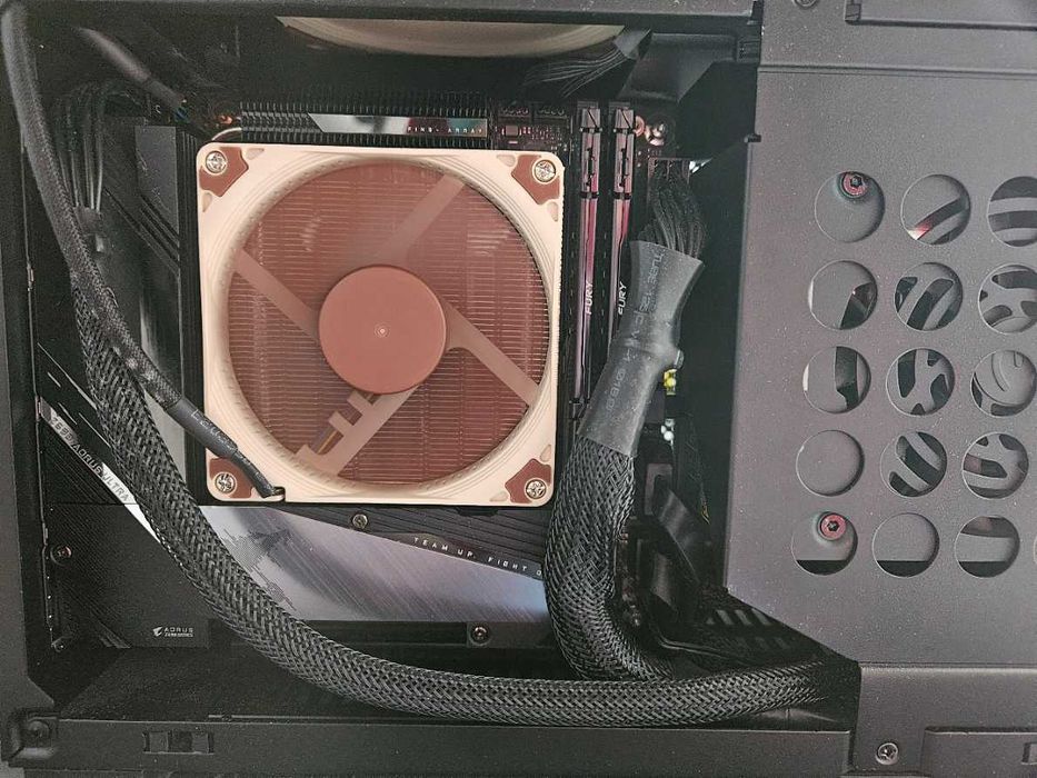 ПК SFF LIANLI A4-H2O - 13600K/32GB ddr5/1 TB SSD