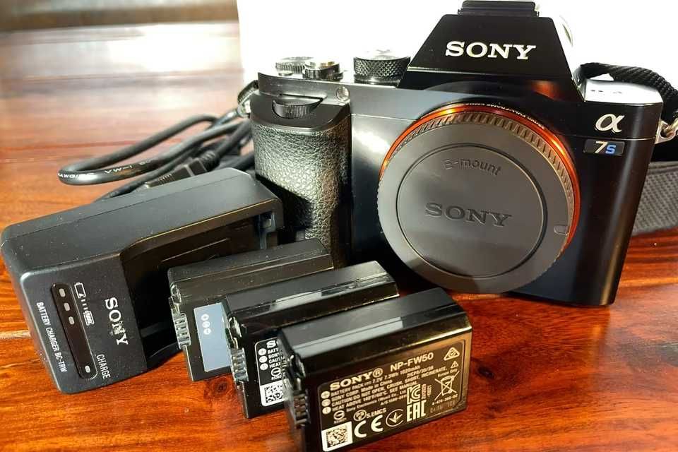 Sony A7S Mark pełnoklatkowy korpus aparatu z akcesoriami