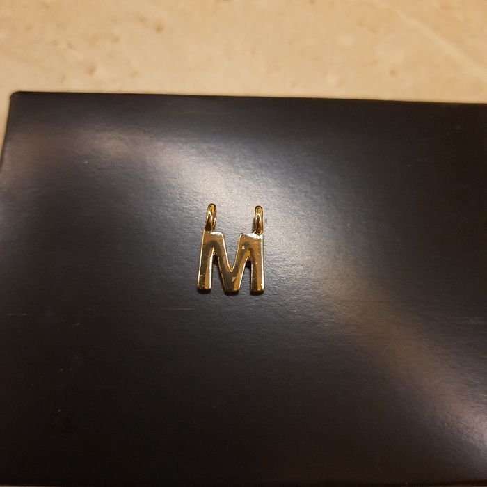 Zawieszka  literka  złota