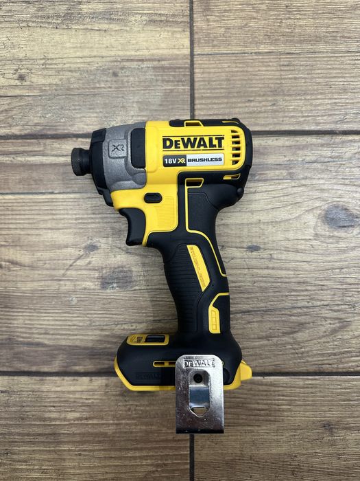 Zakrętarka udarowa DCF887 18V XR DeWalt