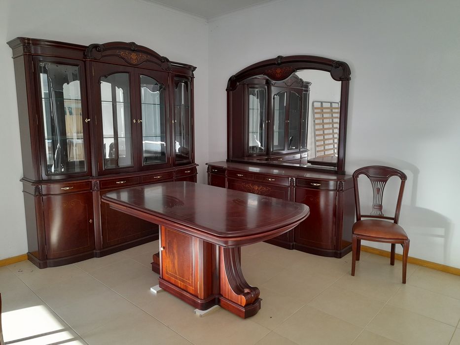 Sala de jantar completa em raiz de mogno com maquetaria - novo