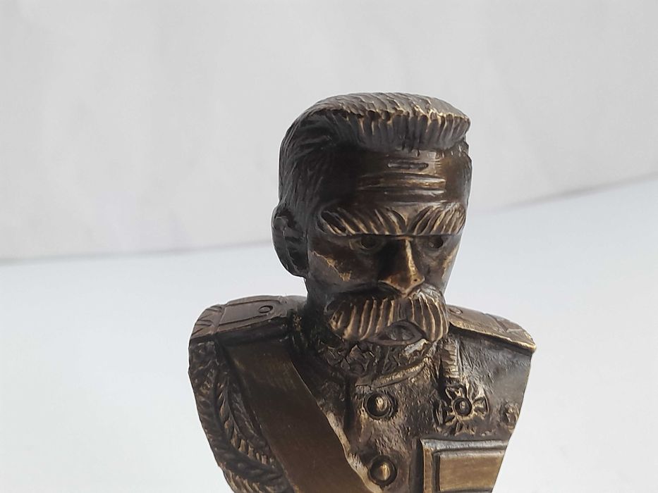 Popiersie Józef Piłsudski, sygnowane (11 cm)