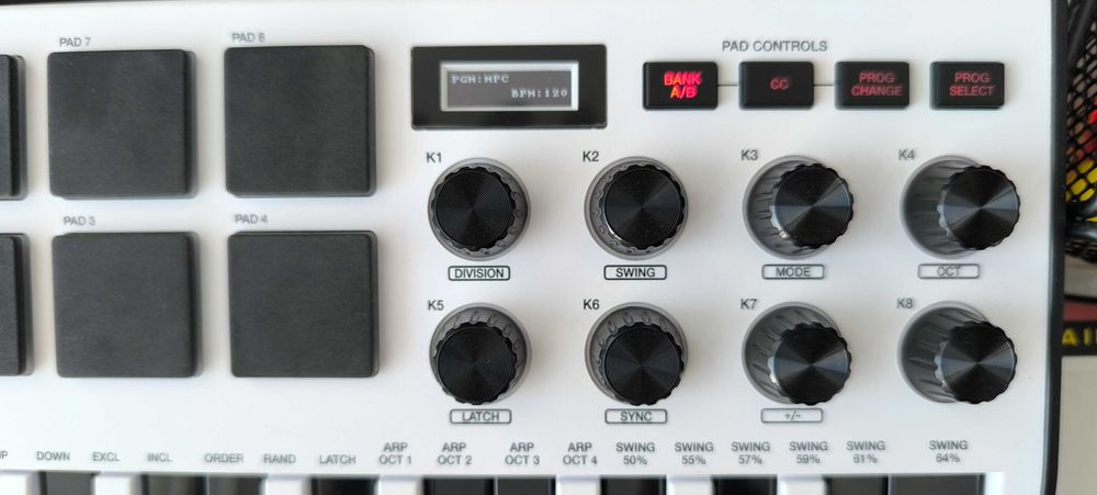 Teclado branco Akai MPK mini 3 - controlador MIDI (Musical Instrument Digital Interface) USB