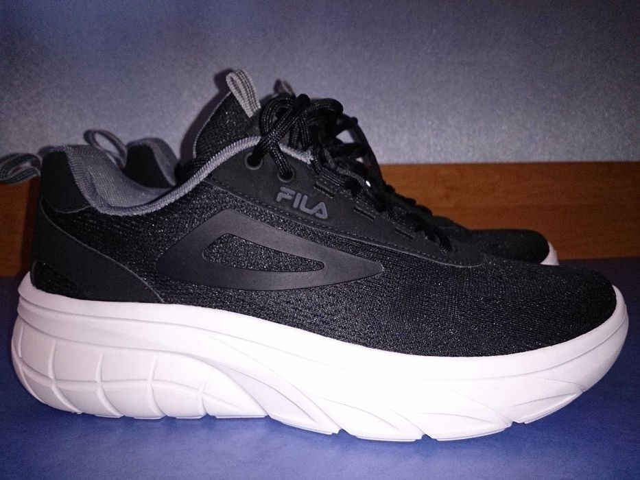 Нові кросівки FILA (розмір 43)