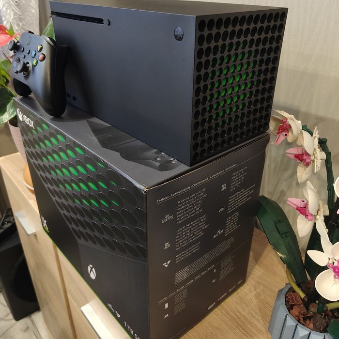 Xbox Series X 1TB + pad + kable + oryginalne pudełko | Stan bardzo dobry