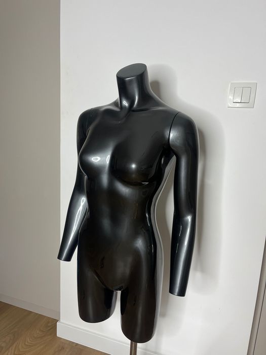 Manekin damski rozmiar S, na stojaku